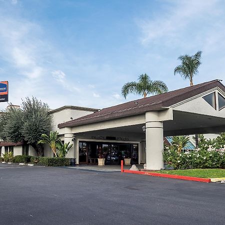 Howard Johnson By Wyndham Fullerton/Anaheim Conference Cntr Exterior foto